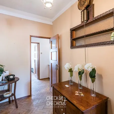 Checkincheckout City Center 3 Apartament *