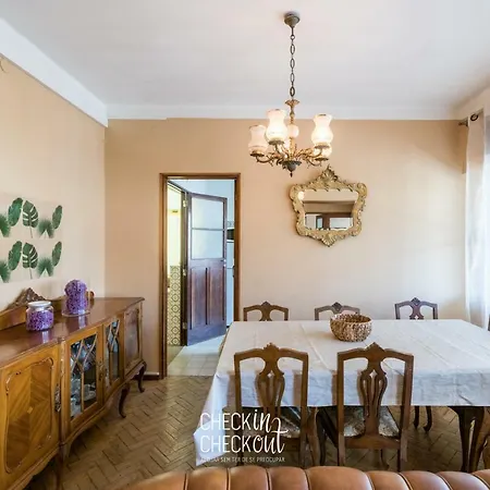 Checkincheckout City Center 3 Apartament *