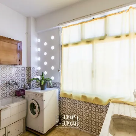 Checkincheckout City Center 3 * Loule