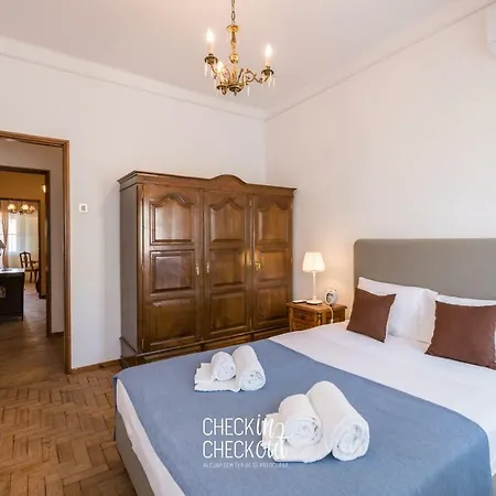 Checkincheckout City Center 3 Apartment Loule